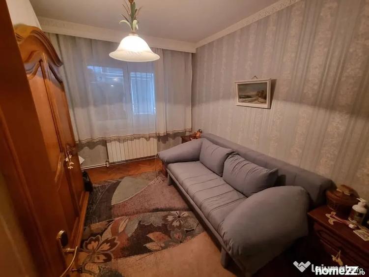 Apartament cu 4 camere decomandat în Faleza Nord