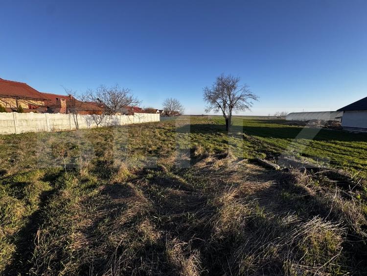Teren Construcții intravilan de 2166 mp, în Preajba