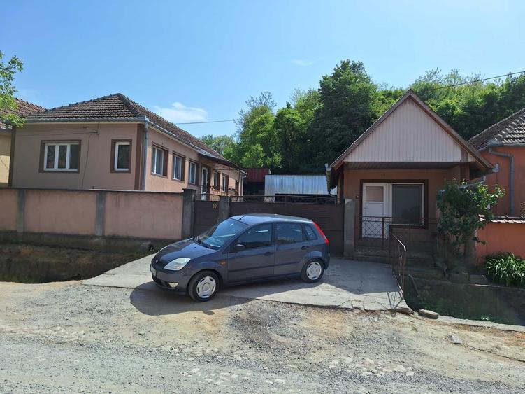 Casă cu 4 camere în Central