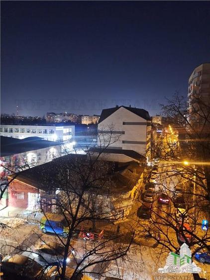 Apartament cu 3 camere semidecomandat în Tei
