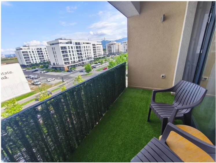 Apartament cu 2 camere semidecomandat, mobilat în Tractorul