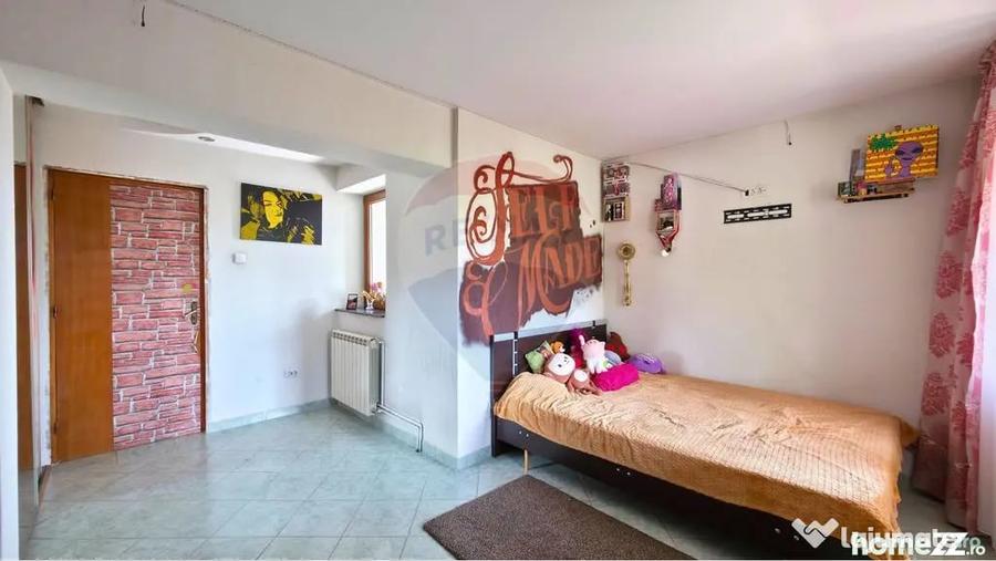 Casă cu 7 camere cu Teren 350 Mp în Lacul Morii