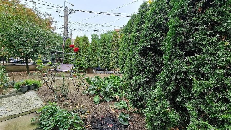 Casă cu 4 camere cu Teren 363 Mp în Central
