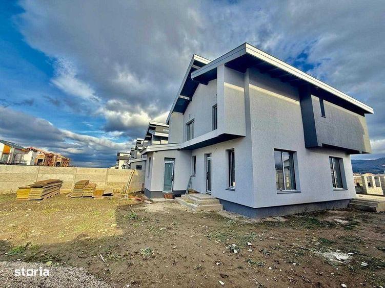 Casă cu 4 camere cu Teren 130 Mp în Cristian