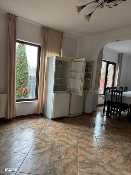 Casă cu 4 camere în Central