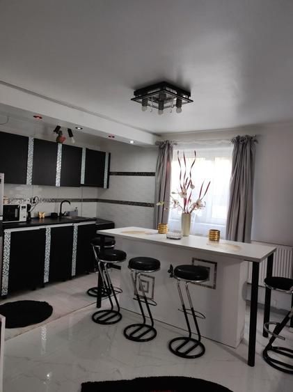 Apartament cu 3 camere decomandat în Tătărași