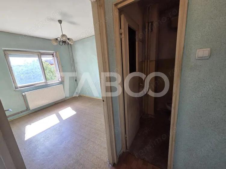 Apartament cu 3 camere semidecomandat în Central