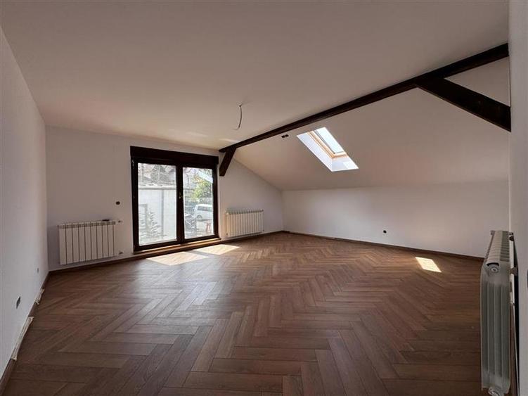 Duplex cu 4 camere cu Canalizare în Gruia