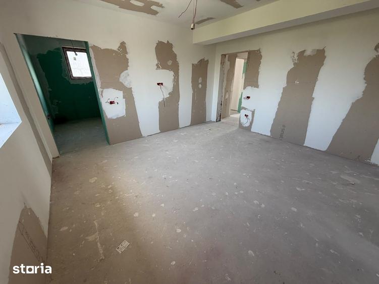 Casă cu 5 camere cu Teren 420 Mp în Glina
