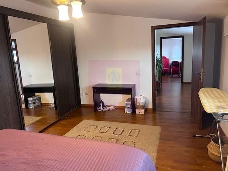 Apartament cu 3 camere semidecomandat în Bragadiru