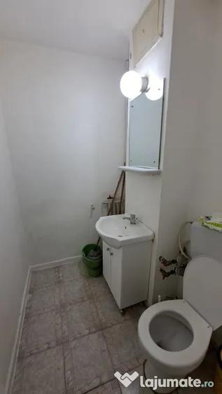 Apartament cu 3 camere decomandat în B-dul București
