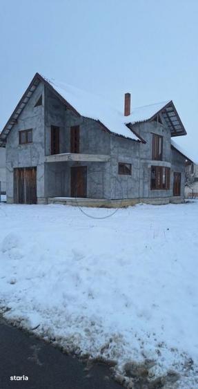 Casă cu 4 camere cu Teren 400 Mp în Central