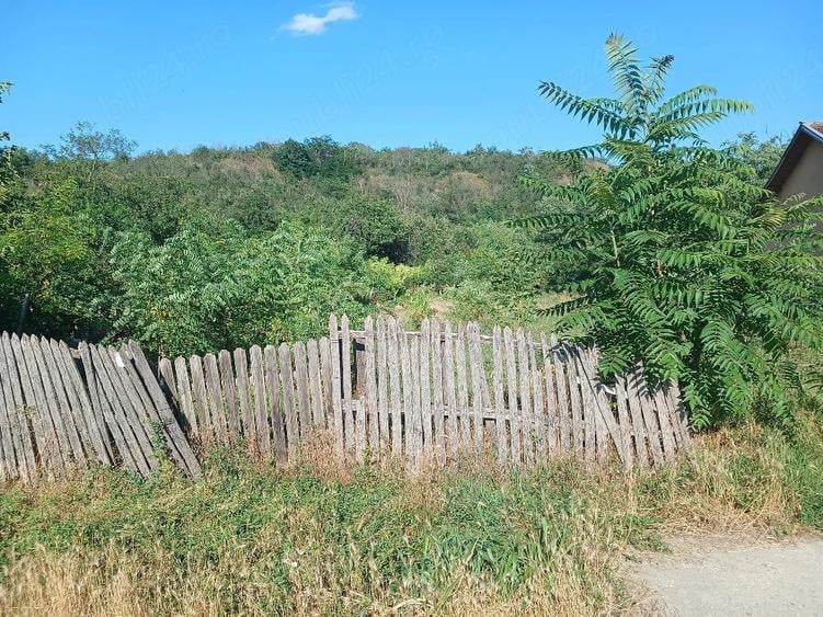 Teren de 1800 mp, în Cernătești