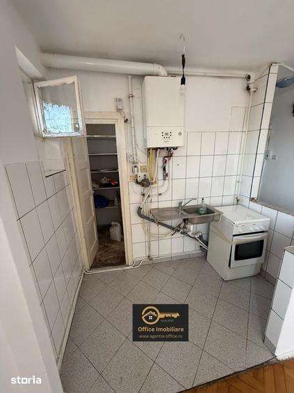 Apartament cu 3 camere semidecomandat în Orașul Vechi