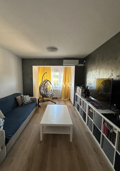 Apartament cu 3 camere semidecomandat, mobilat în UMT
