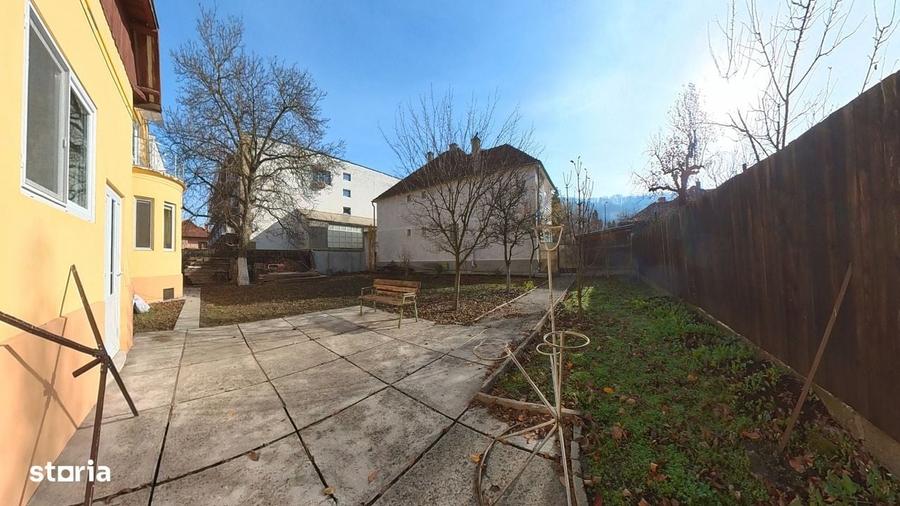 Casă cu 4 camere decomandat în Centrul Istoric