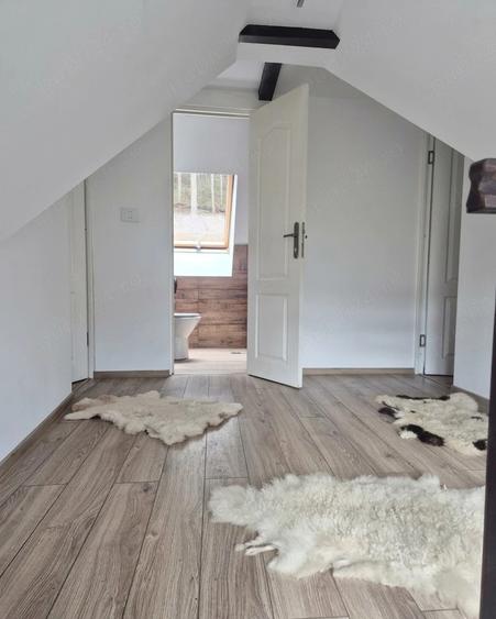 Casă cu 5 camere cu Teren 1578 Mp în Poiana Horea