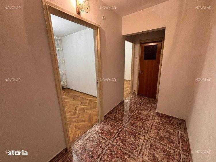 Apartament cu 3 camere semidecomandat în Obor
