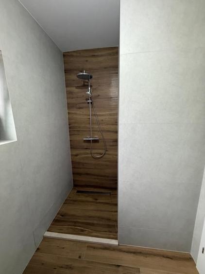 Casă individuală cu 4 camere cu Canalizare în Cristian