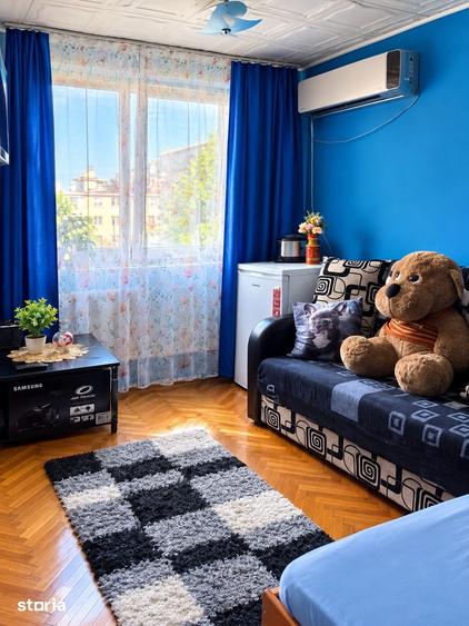 Apartament cu 2 camere semidecomandat în Craiovei