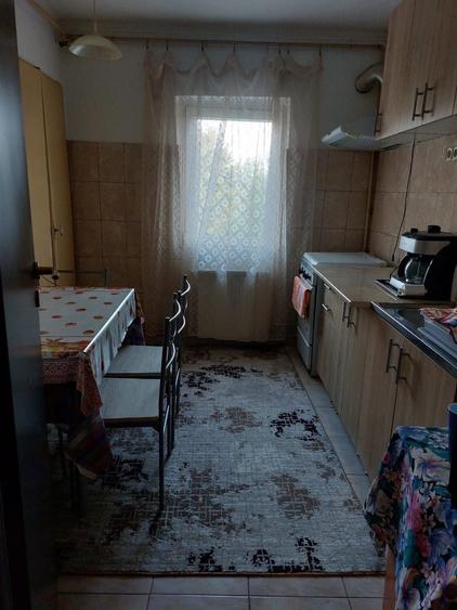 Apartament cu 3 camere semidecomandat în Dâmbovița