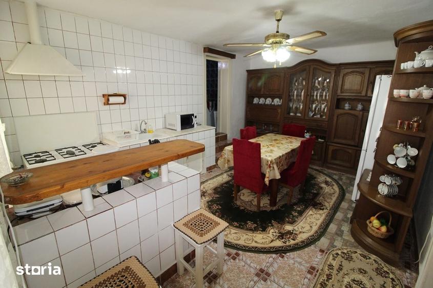 Casă cu 5 camere cu Teren 835 Mp în Central
