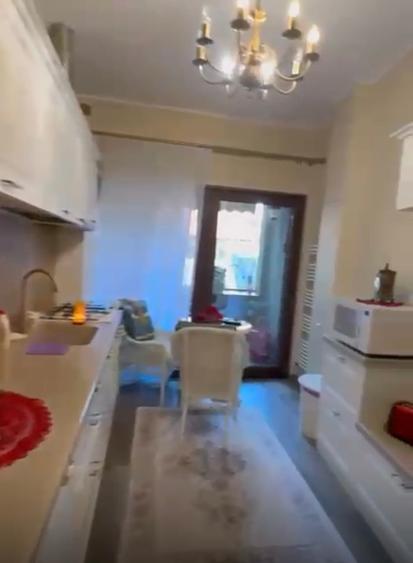 Vând apartament cu 3 camere , et 1 - 9