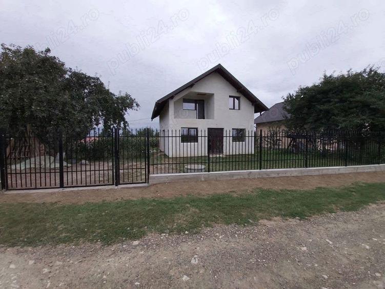 Casă cu 2 camere cu Teren 500 Mp în Mlenăuți