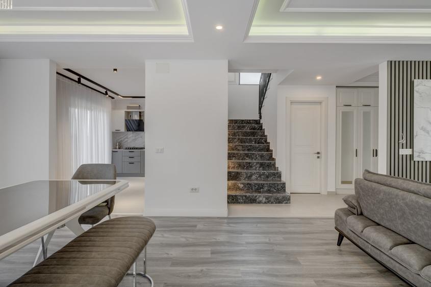 Casă individuală cu 4 camere cu Canalizare în Tunari