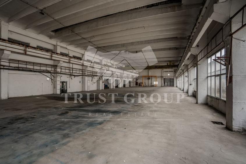 Spațiu industrial, de 1,000 mp, în Est