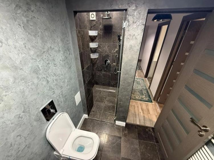 Apartament cu 3 camere decomandat în E3