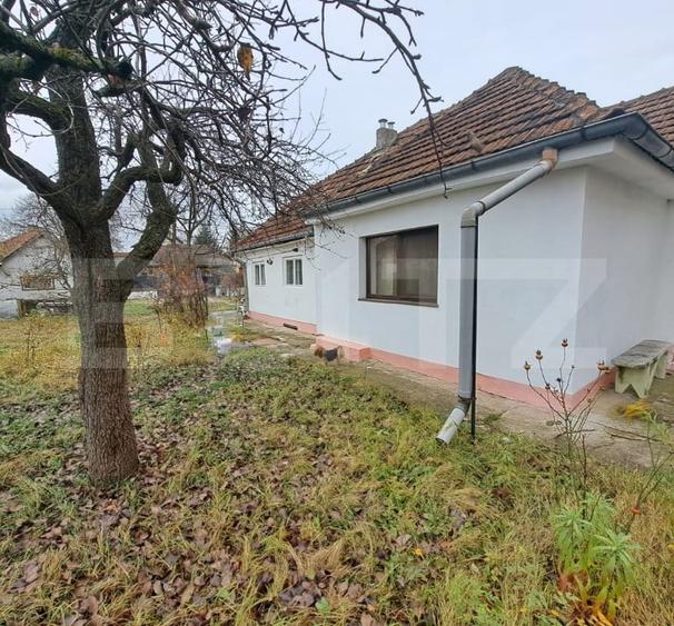 Casă individuală cu 4 camere cu Canalizare în Est