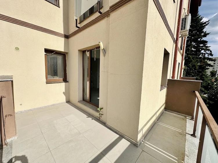 Apartament cu 3 camere decomandat în Aviației