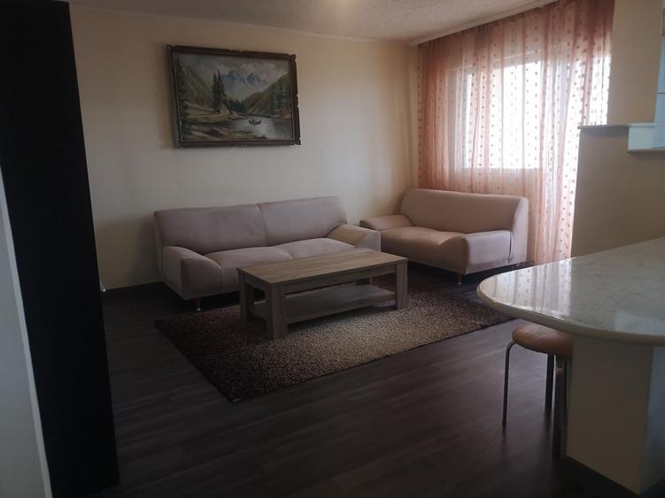 Apartament cu 3 camere decomandat în Nufărul