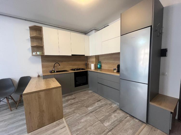 Apartament cu 2 camere semidecomandat în Torontalului