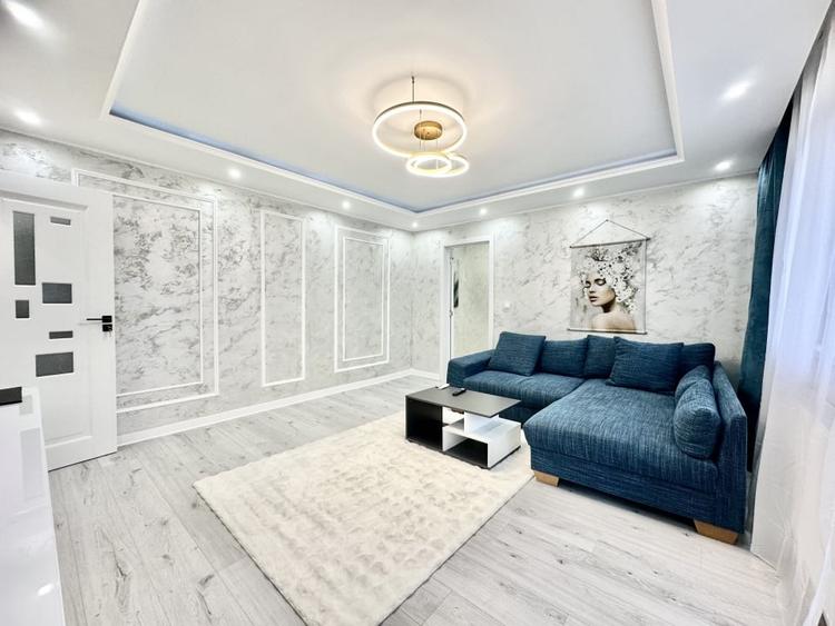 Apartament cu 3 camere semidecomandat, mobilat în Dâmbovița