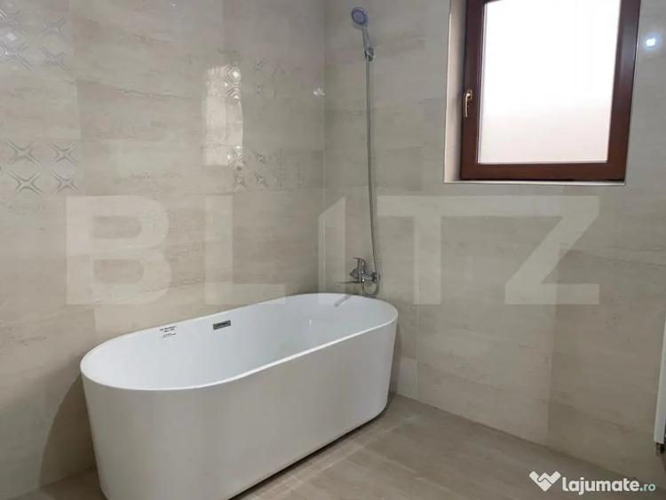 Casă cu 5 camere cu Teren 7100 Mp în Central