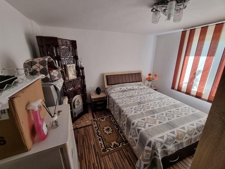Casă cu 4 camere cu Teren 4448 Mp în Lăcusteni