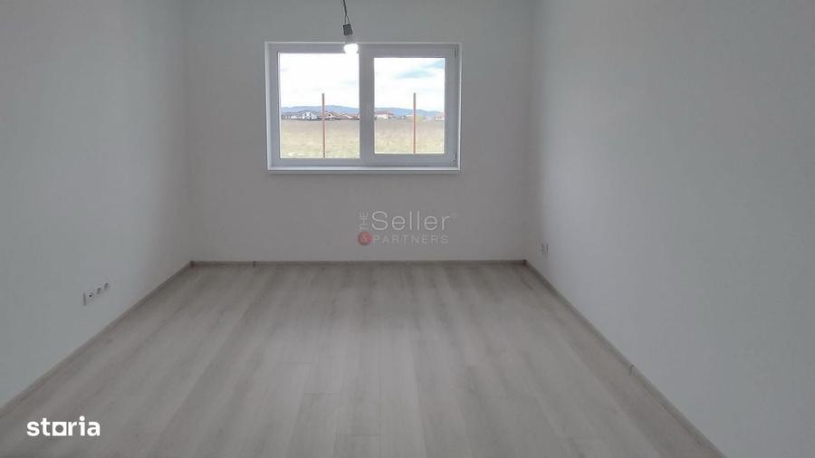 Casă cu 3 camere cu Teren 500 Mp în Noua