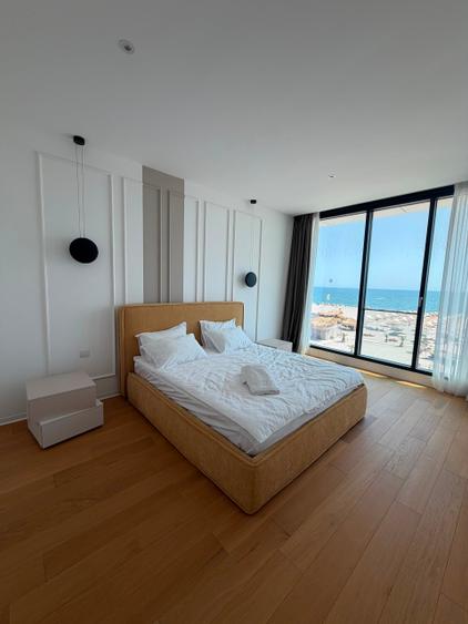 Apartament cu 4 camere semidecomandat în Mamaia