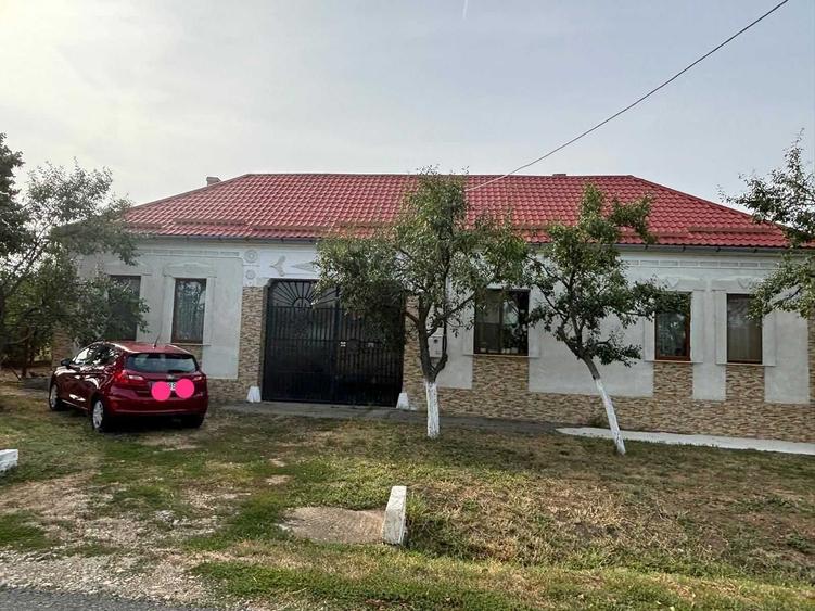 Casă cu 4 camere în Aluniș