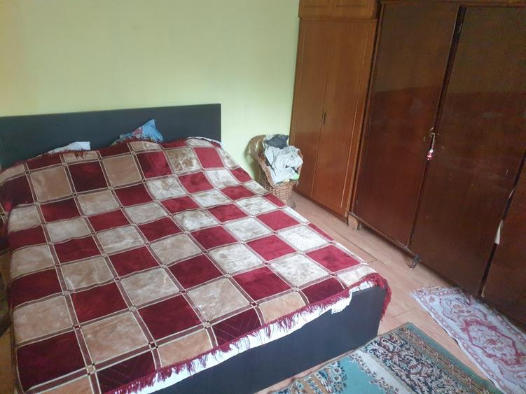 Casă individuală cu 5 camere în Central