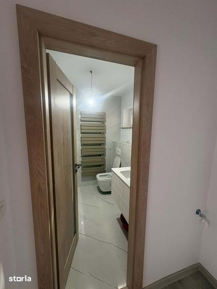 Apartament cu 3 camere decomandat în Astra