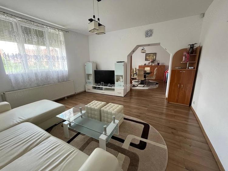Casă cu 4 camere cu Teren 200 Mp în Central