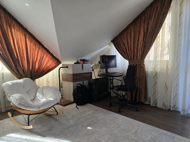 Casă individuală cu 4 camere în Central