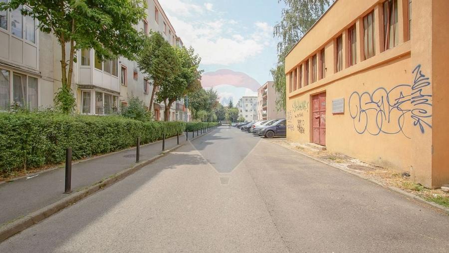 COMISION 0% | Apartament cu 2 camere | Decomandat | Zona Tractorul - 17