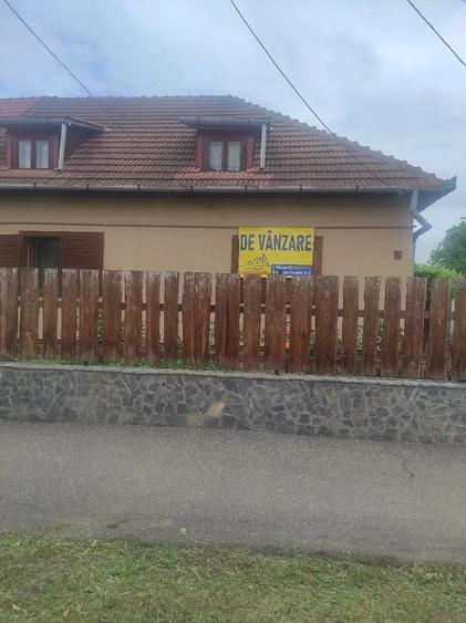 Casă cu 3 camere cu Teren 600 Mp în Central