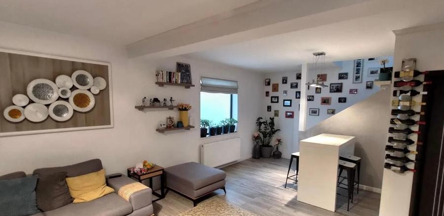 Penthouse cu 4 camere decomandat, mobilat în Chiajna