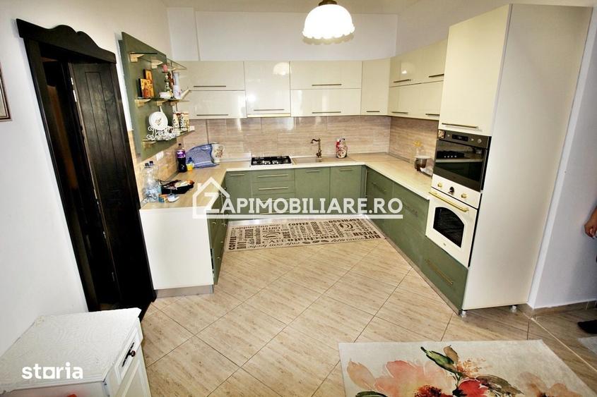 Casă cu 8 camere cu Teren 1100 Mp în Sântana de Mureș