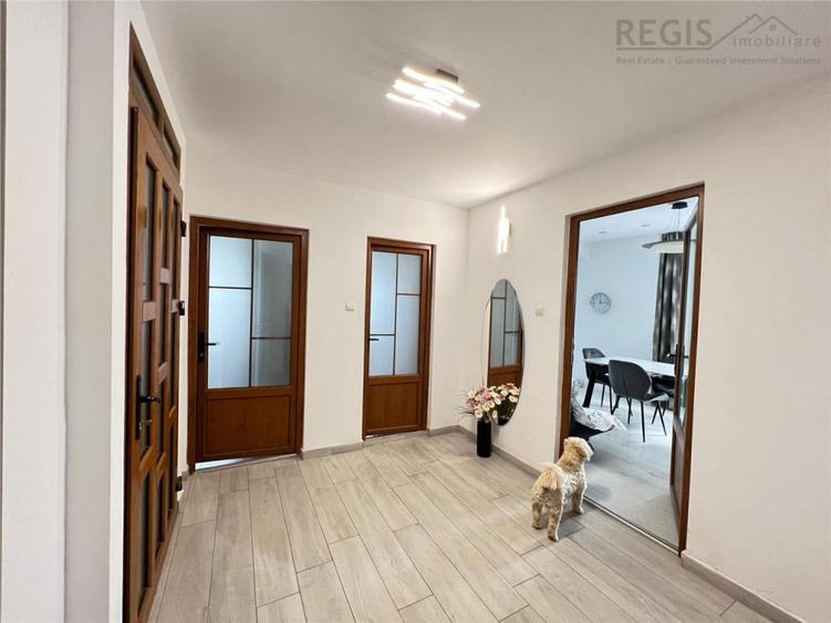 Apartament cu 3 camere decomandat în Noua